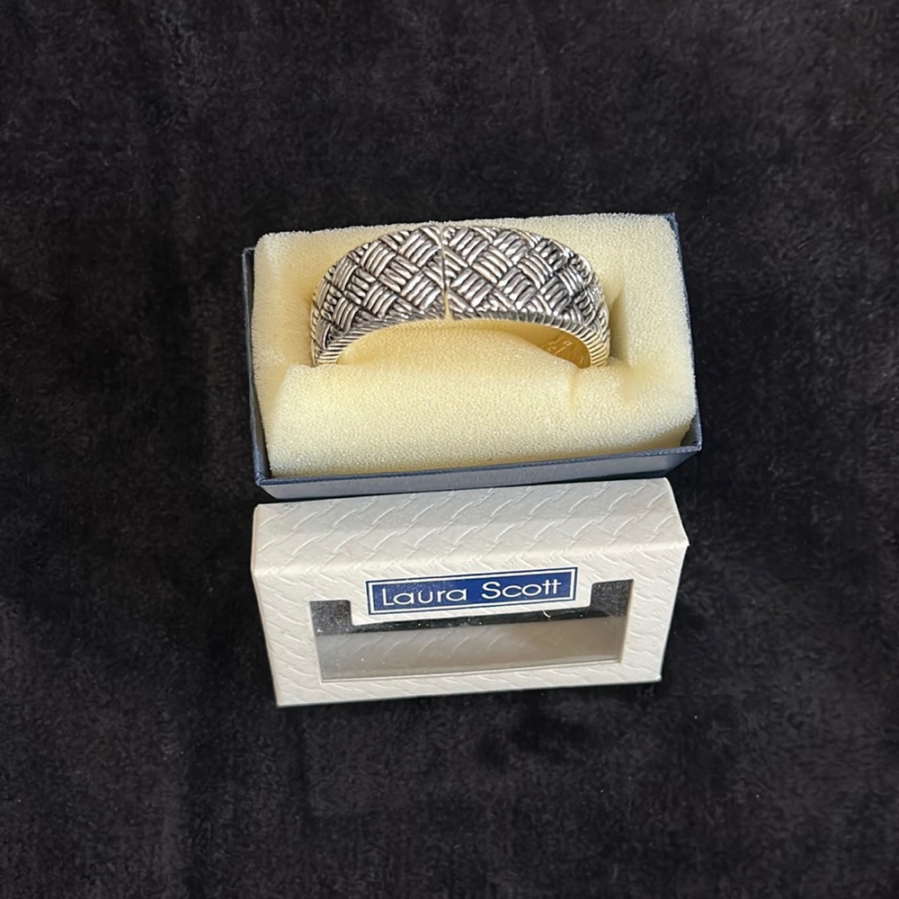 Laura Scott bracelet